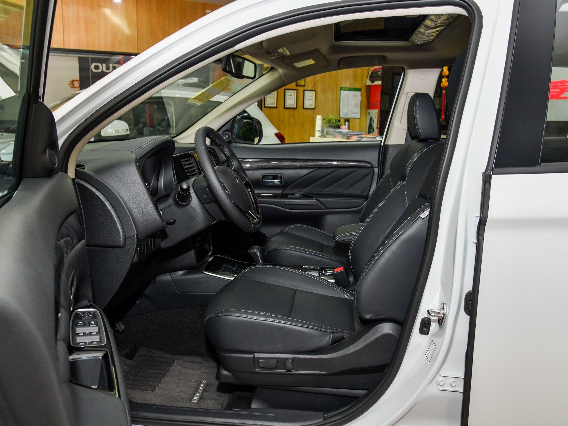 autohomecar__ChcCQFvz8z-ALHGxAAal5Rw95tg855.jpg